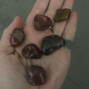 6 tiger’s eye Stones